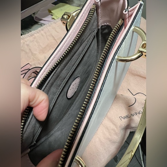 bb | Arch Handbag - Picture 7 of 8